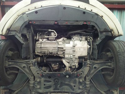 福睿斯手动舒适型新车是否配备发动机护板？详细解析